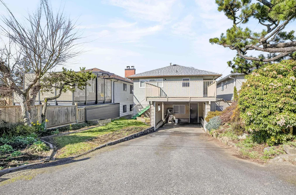 3180 E 3RD AVENUE, Vancouver BC V5M 1J2, Vancouver BC — Residential for Sale - Photo 2