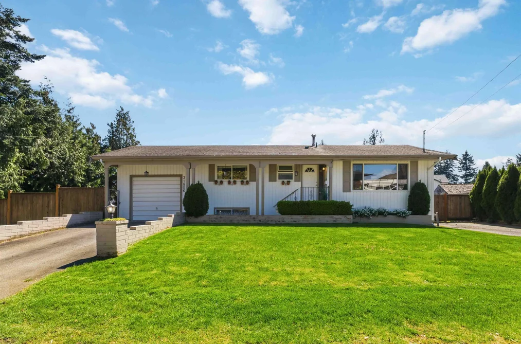 House for sale at 31806 Carlsrue Avenue Abbotsford British Columbia - MLS: R3125949