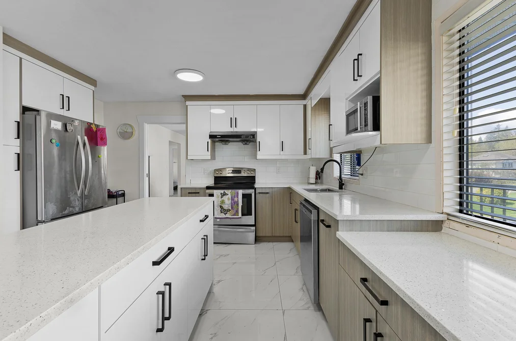 31872 STARLING AVENUE, Mission BC V2V 4S6, Mission BC — Residential for Sale - Photo 2