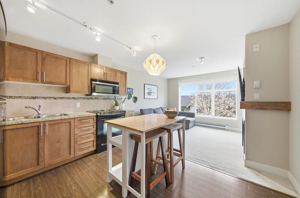 Condo for sale at 319 1211 Village Green Way Squamish British Columbia - MLS: R3112108