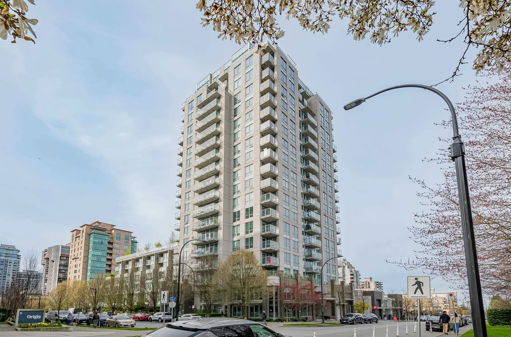 Condo for sale at 319 135 E 17th Street North Vancouver British Columbia - MLS: R3109061