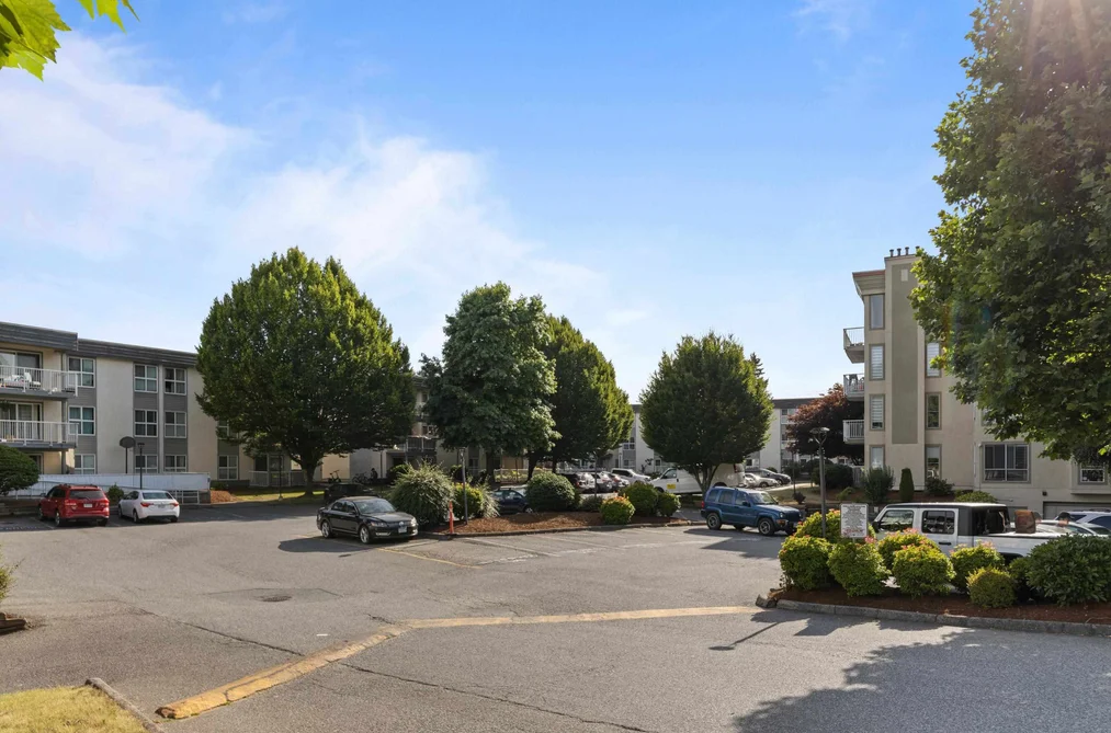 319 32850 GEORGE FERGUSON WAY, Abbotsford BC V2S 7K1, Abbotsford BC — Residential for Sale - Photo 2