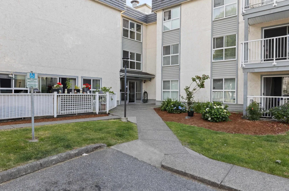 319 32850 GEORGE FERGUSON WAY, Abbotsford BC V2S 7K1, Abbotsford BC — Residential for Sale — Photo 4 of 23