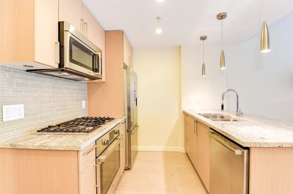 319 38 W 1ST STREET, Vancouver BC V5Y 0K3, Vancouver BC — Residential for Sale - Photo 3