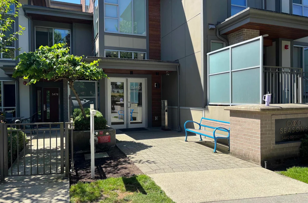 319 5460 BROADWAY, Burnaby BC V5B 0B4, Burnaby BC — Residential for Sale - Photo 2