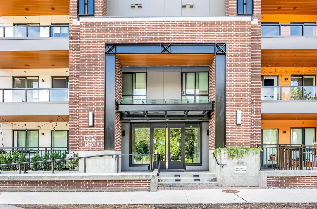 Condo for sale at 319 55 Klahanie Drive Port Moody British Columbia - MLS: R3036130