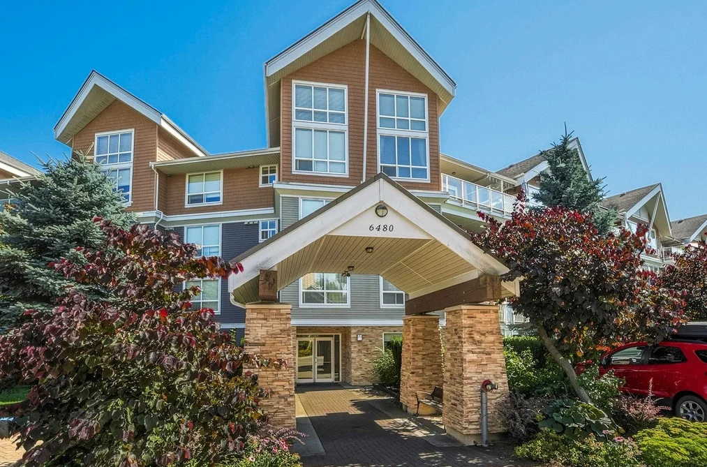 Condo for sale at 319 6480 194 Street Surrey British Columbia - MLS: R3153980