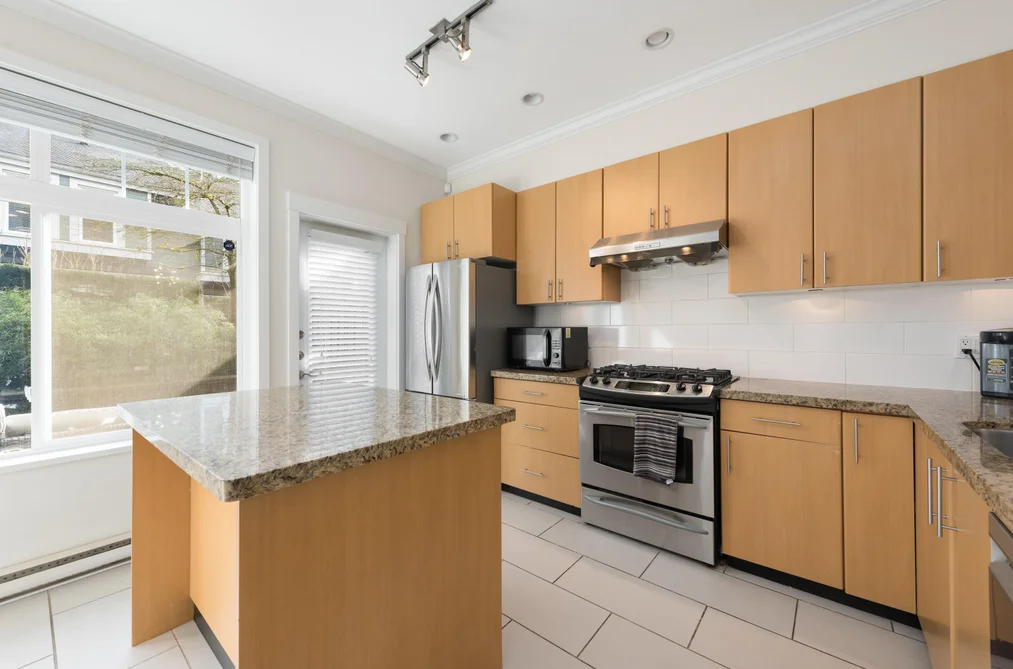 319 W 59TH AVENUE, Vancouver BC V5X 1X3, Vancouver BC — Residential for Sale - Photo 2