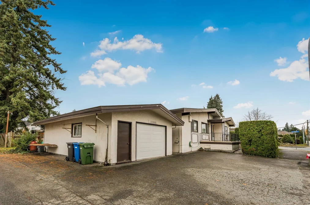 31908 OLD YALE ROAD, Abbotsford BC V2T 2C6, Abbotsford BC — Residential for Sale - Photo 2