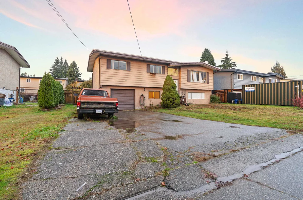 31911 STARLING AVENUE, Mission BC V2V 4T8, Mission BC — Residential for Sale - Photo 2