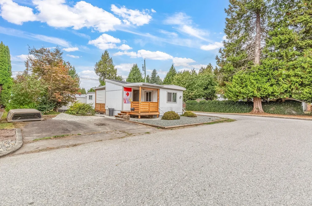 Manufactured Home for sale at 32 21163 Lougheed Highway Maple Ridge British Columbia - MLS: R3165752