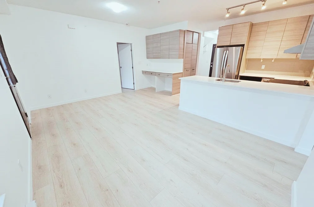 32 6965 HASTINGS STREET, Burnaby BC V5B 1S9, Burnaby BC — Residential for Sale - Photo 2