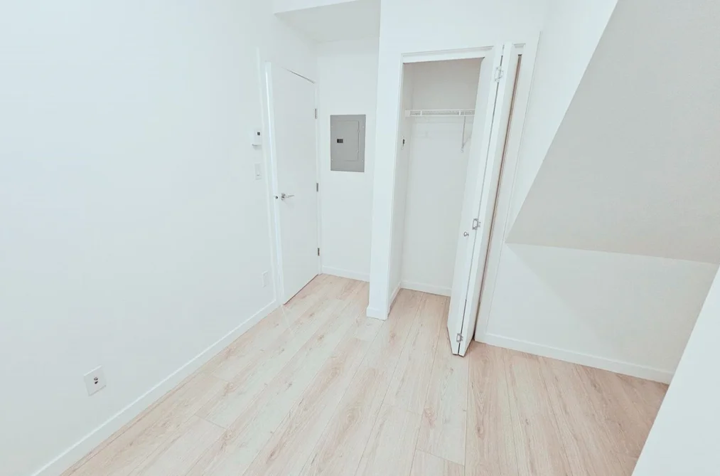 32 6965 HASTINGS STREET, Burnaby BC V5B 1S9, Burnaby BC — Residential for Sale - Photo 5