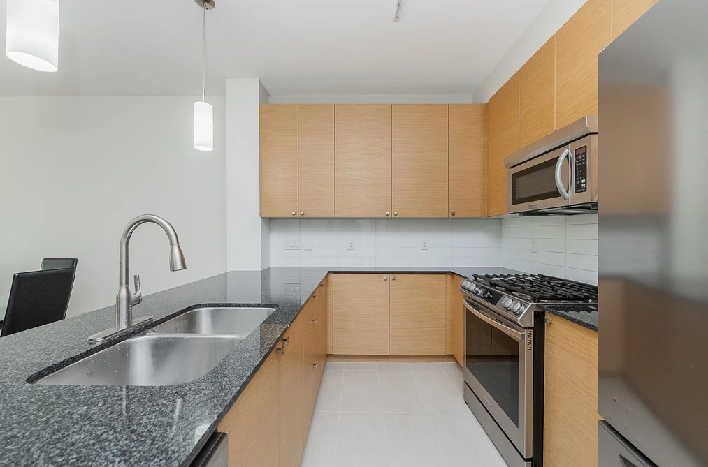 320 101 MORRISSEY ROAD, Port Moody BC V3H 0E6, Port Moody BC — Residential for Sale - Photo 4