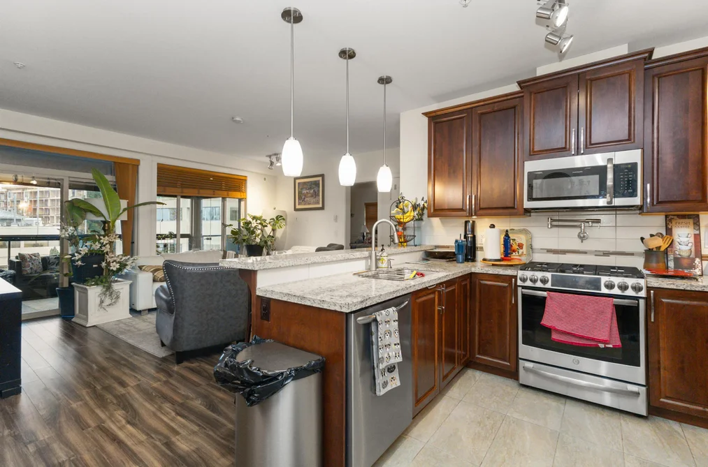 320 32445 SIMON AVENUE, Abbotsford BC V2T 0G7, Abbotsford BC — Residential for Sale - Photo 4