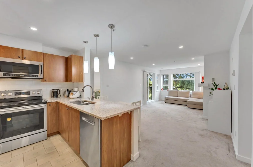 Condo for sale at 320 6508 Denbigh Avenue Burnaby British Columbia - MLS: R3145418