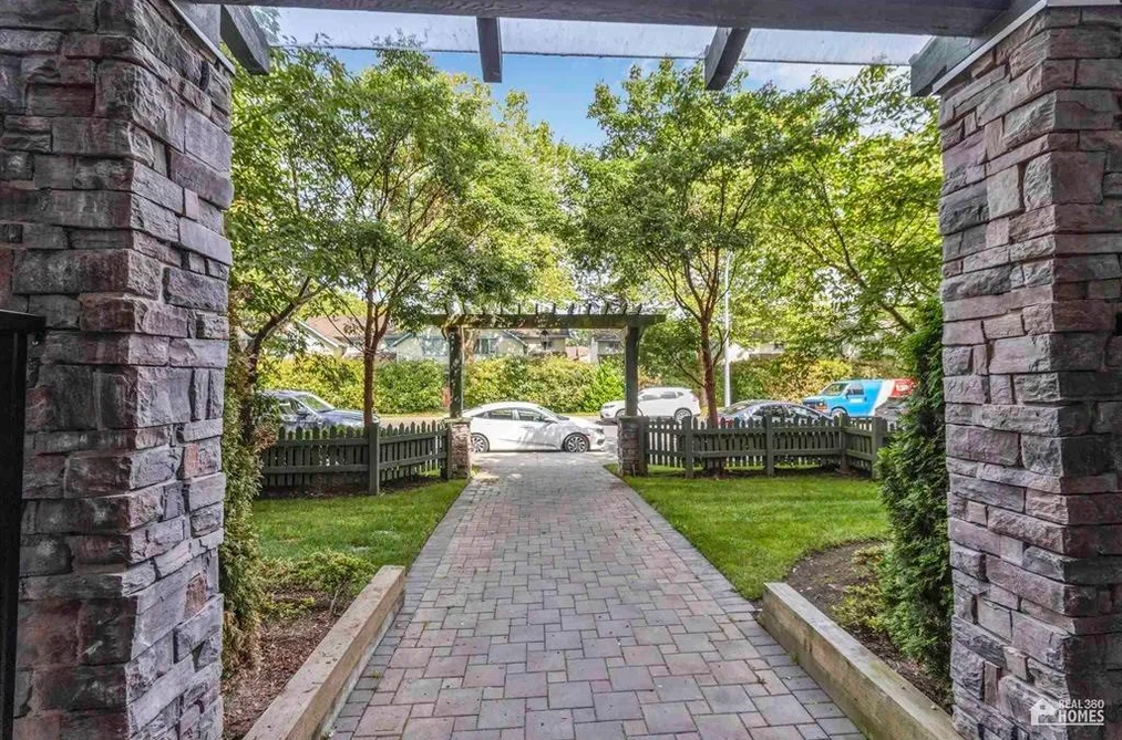 320 8183 121A STREET, Surrey BC V3W 1S7, Surrey BC — Residential for Sale - Photo 2