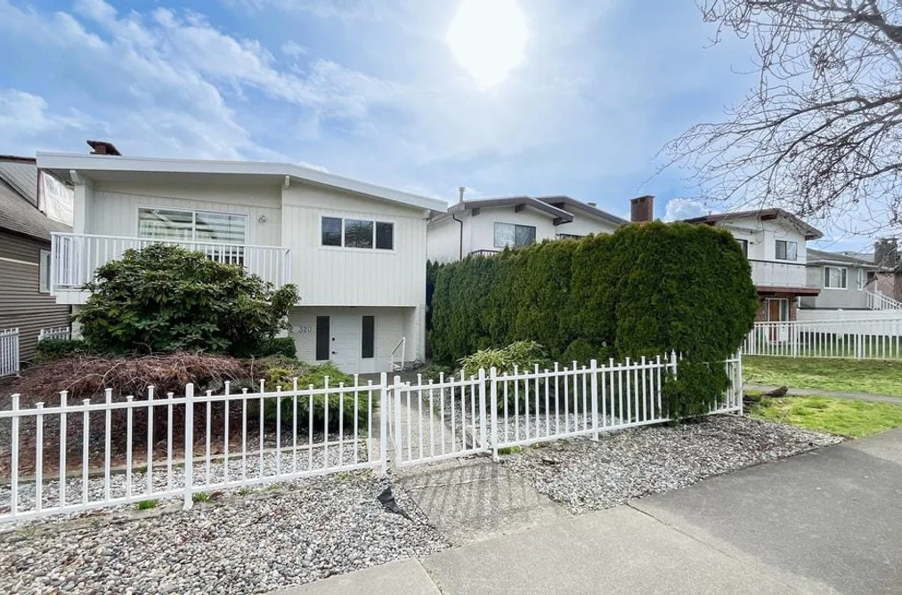 House for sale at 320 E 57th Avenue Vancouver British Columbia - MLS: R3119423