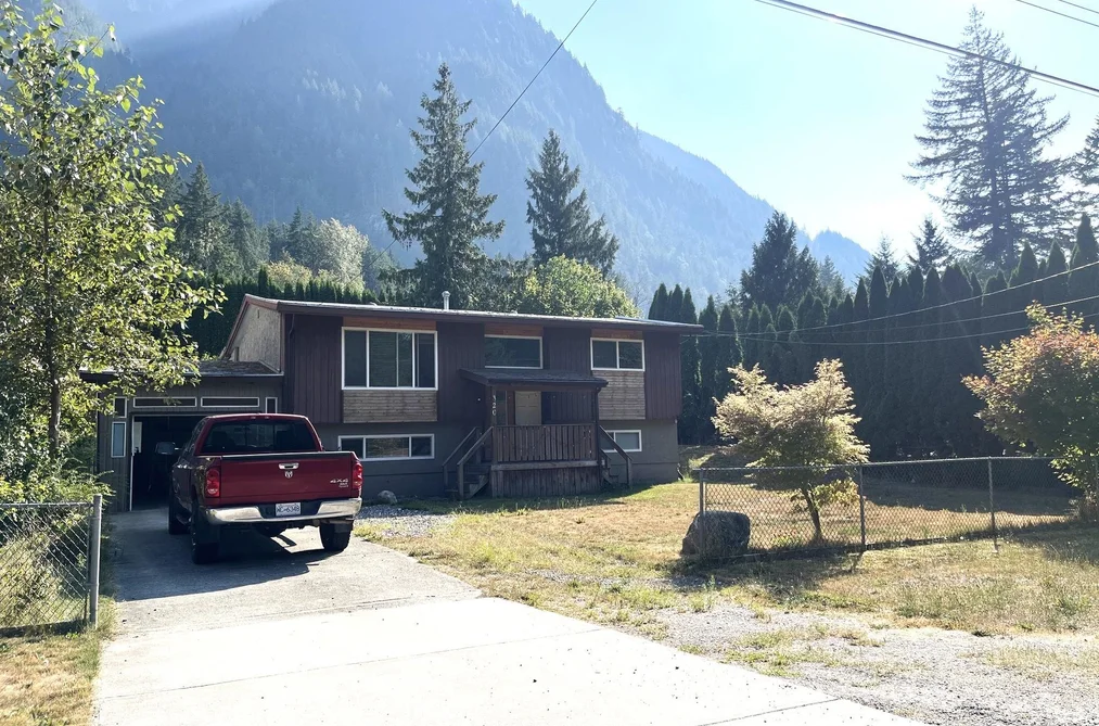 House for sale at 320 Robertson Crescent Hope British Columbia - MLS: R3157595