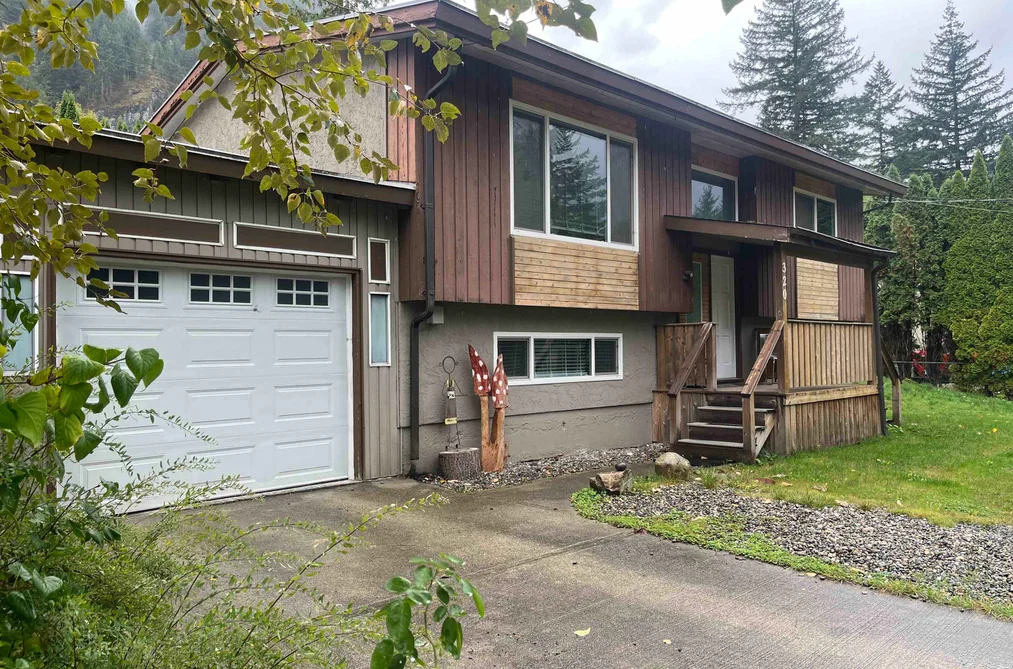 320 Robertson Cres, Hope, BC - MLS: R3157595