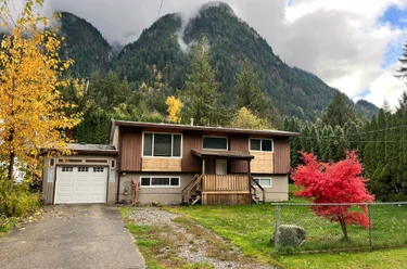 320 Robertson Cres, Hope, BC - MLS: R3157595