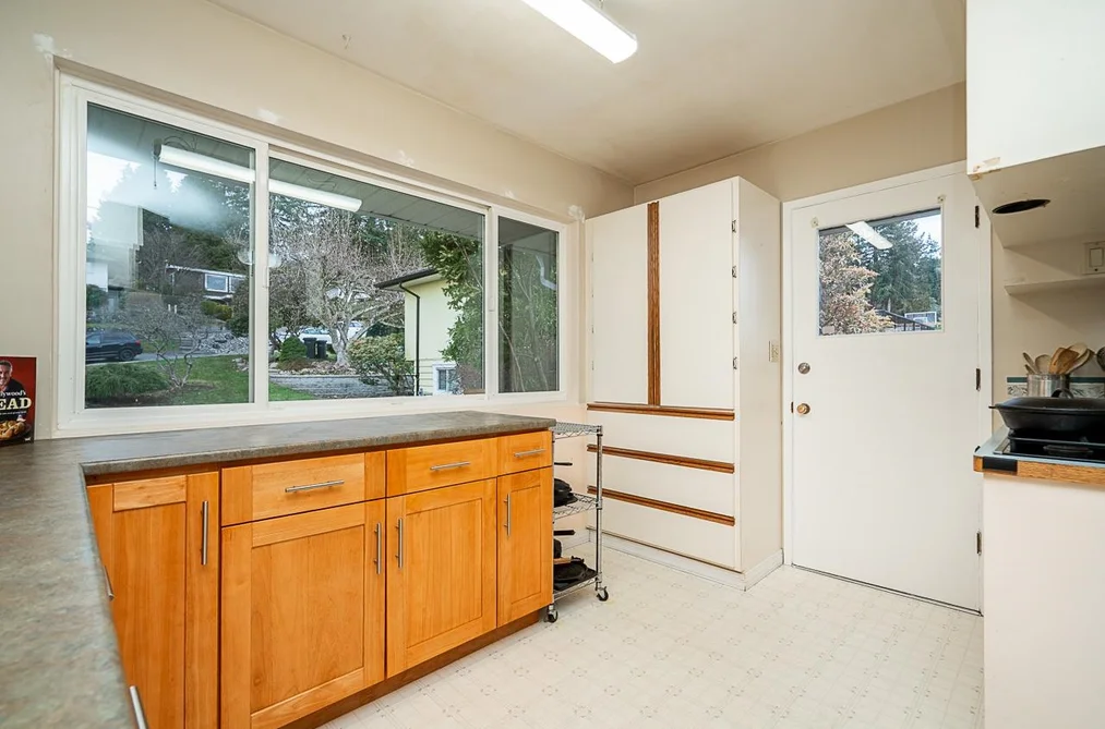 320 SEAFORTH CRESCENT, Coquitlam BC V3K 2M4, Coquitlam BC — Residential for Sale - Photo 6