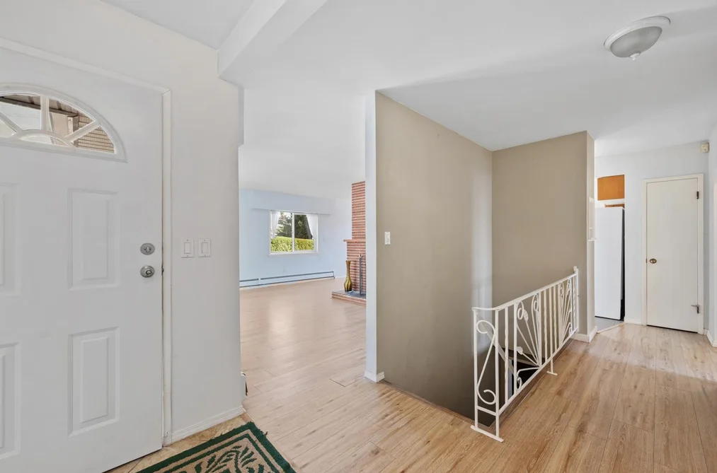 320 WALKER STREET, Coquitlam BC V3K 4C9, Coquitlam BC — Residential for Sale - Photo 2