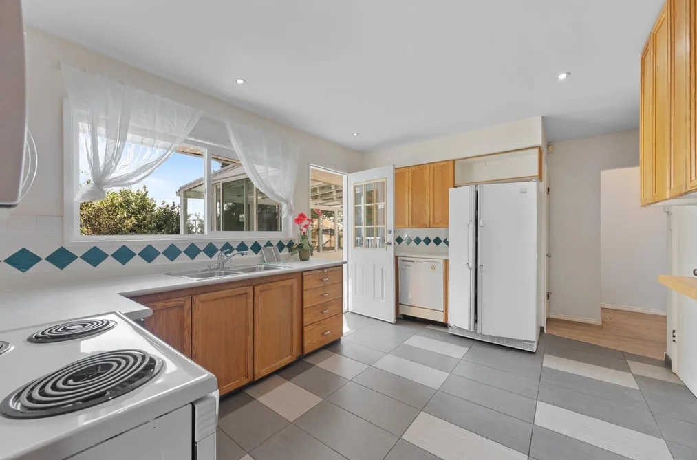 320 WALKER STREET, Coquitlam BC V3K 4C9, Coquitlam BC — Residential for Sale - Photo 7