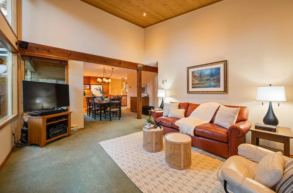 3205 ARBUTUS DRIVE, Whistler BC V8E 0B8, Whistler BC — Residential for Sale - Photo 2