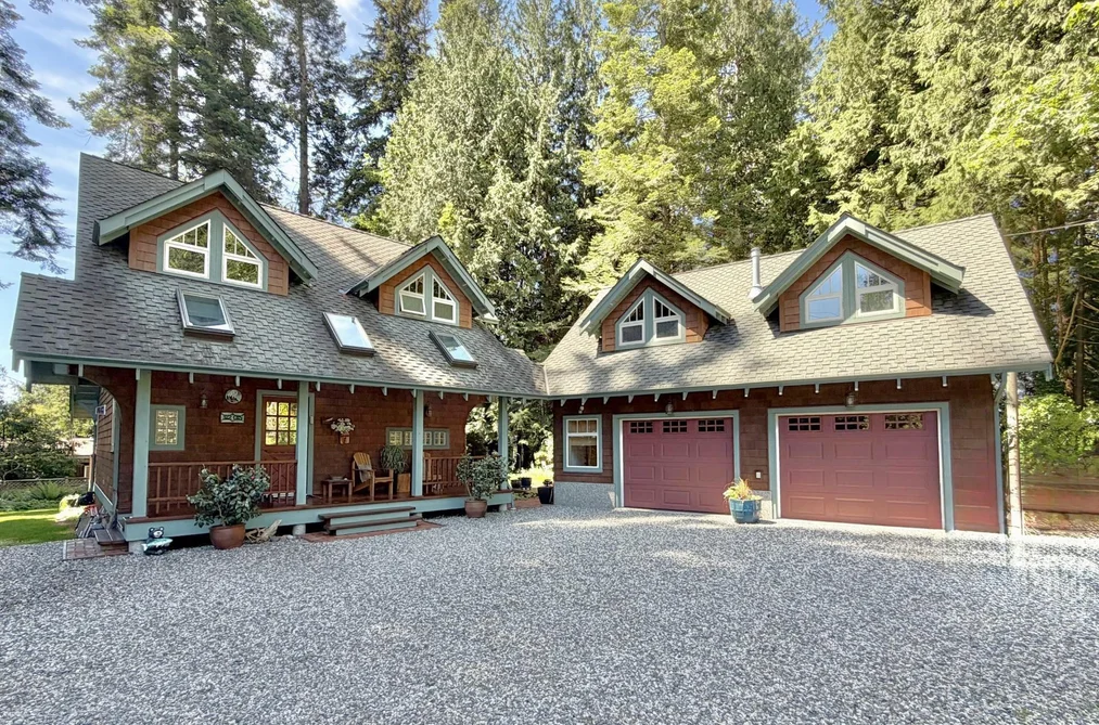House for sale at 3205 Beach Avenue Roberts Creek British Columbia - MLS: R3129778