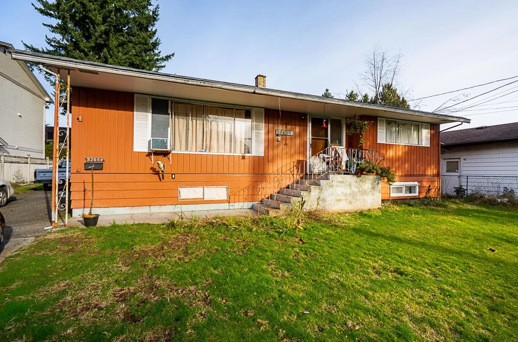 32059 TIMS AVENUE, Abbotsford BC V2T 2H3, Abbotsford BC — Residential for Sale - Photo 2