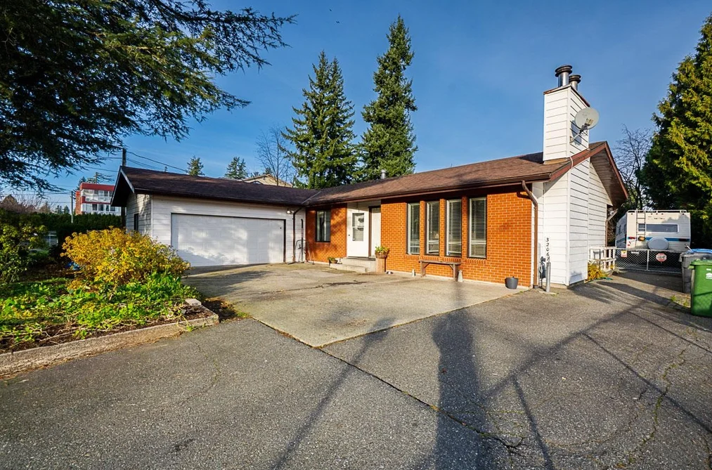 32067 TIMS AVENUE, Abbotsford BC V2T 2H3, Abbotsford BC — Residential for Sale - Photo 2