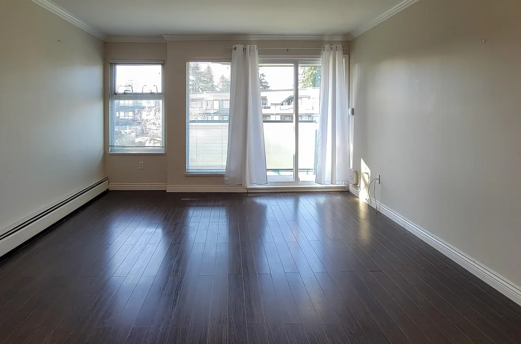 321 1850 E SOUTHMERE CRESCENT, Surrey BC V4A 6Y6, Surrey BC — Residential for Sale - Photo 2