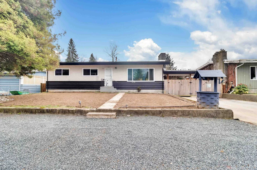 House for sale at 32140 Bueckert Avenue Mission British Columbia - MLS: R3098406