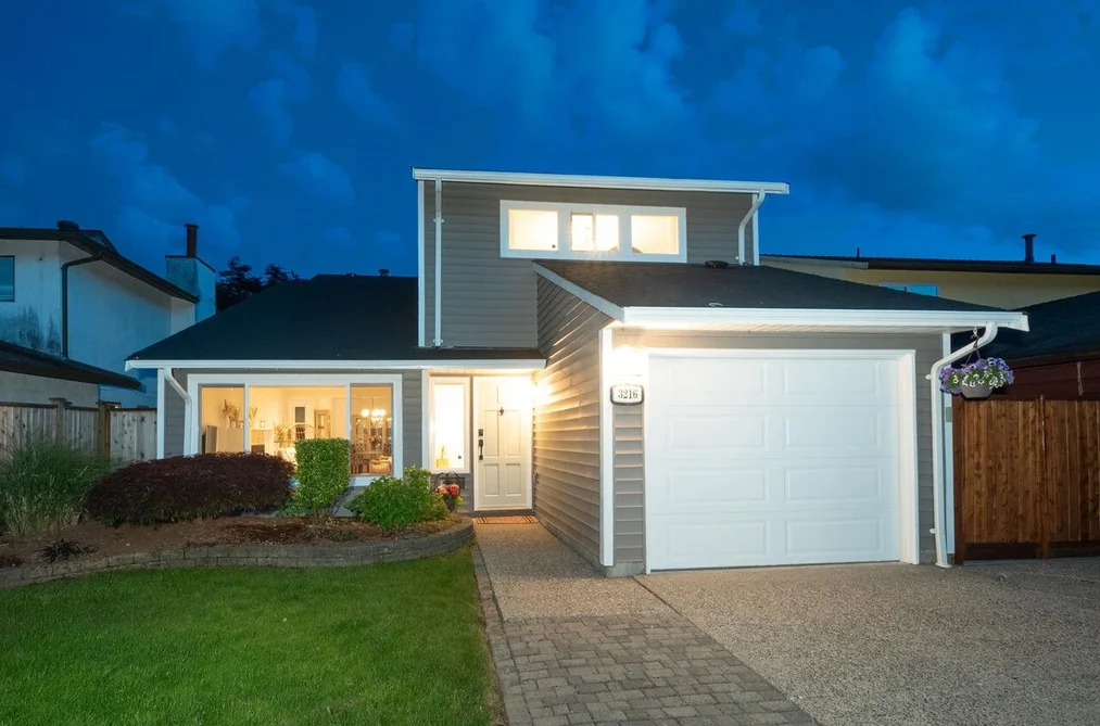House for sale at 3216 Savary Avenue Coquitlam British Columbia - MLS: R3128304