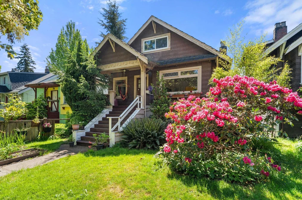 House for sale at 3218 W 6th Avenue Vancouver British Columbia - MLS: R3159912
