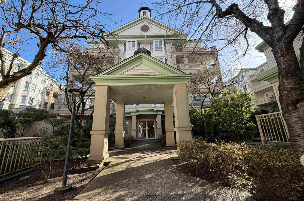 Condo for sale at 322 15268 105 Avenue Surrey British Columbia - MLS: R3098575