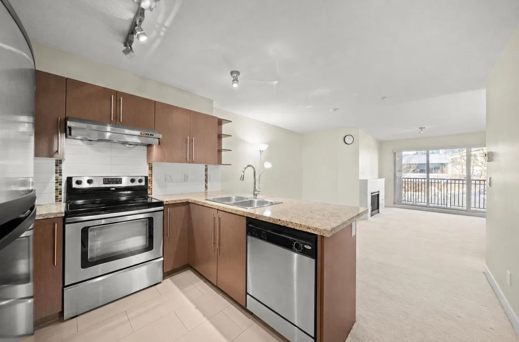 322 2088 BETA AVENUE, Burnaby BC V5C 0C8, Burnaby BC — Residential for Sale - Photo 2