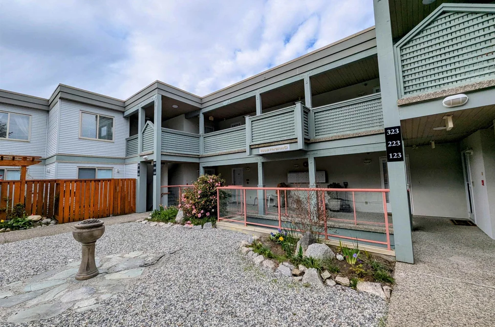 322 5780 TRAIL AVENUE, Sechelt BC V7Z 0K5, Sechelt BC — Residential for Sale - Photo 2