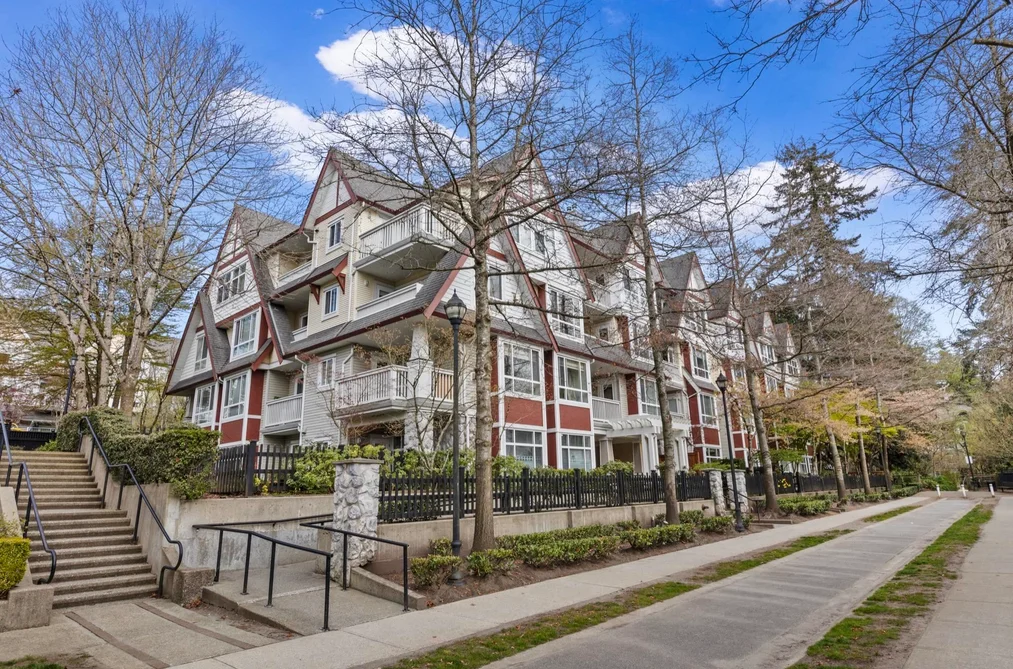 Condo for sale at 322 6833 Village Green Burnaby British Columbia - MLS: R3167909