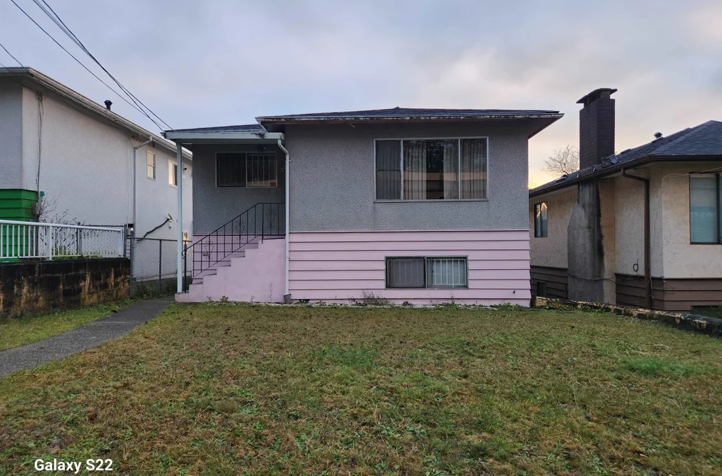 House for sale at 3228 Vanness Avenue Vancouver British Columbia - MLS: R3080105
