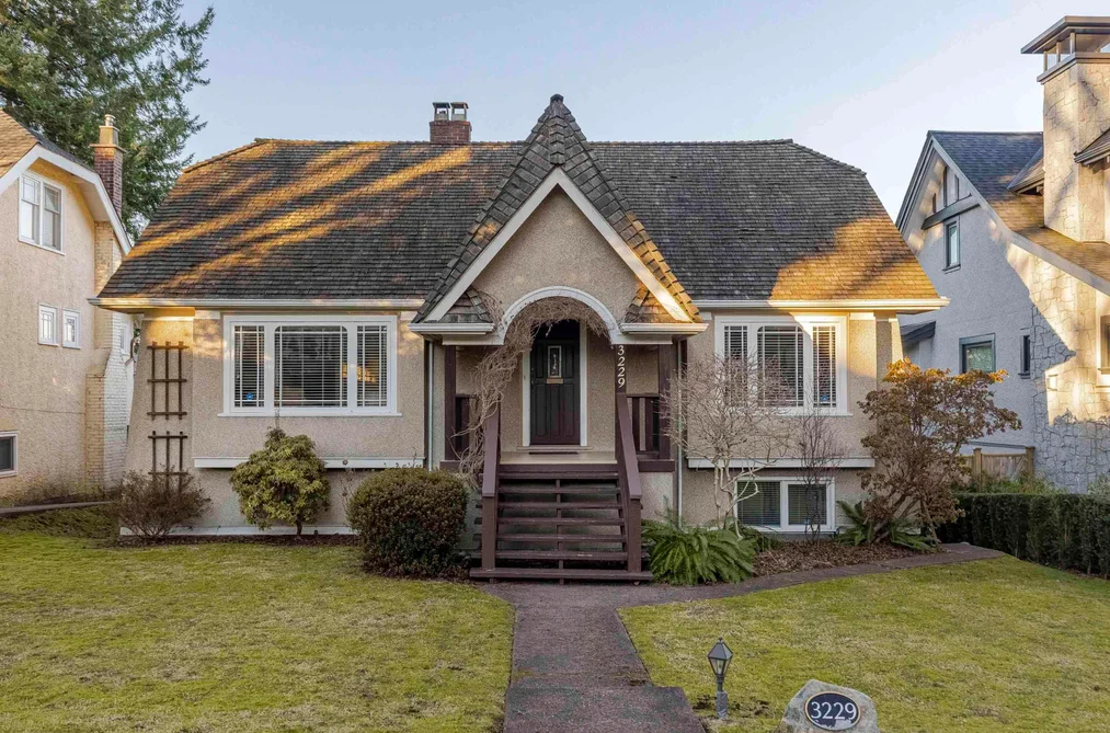 House for sale at 3229 W 24th Avenue Vancouver British Columbia - MLS: R2958389