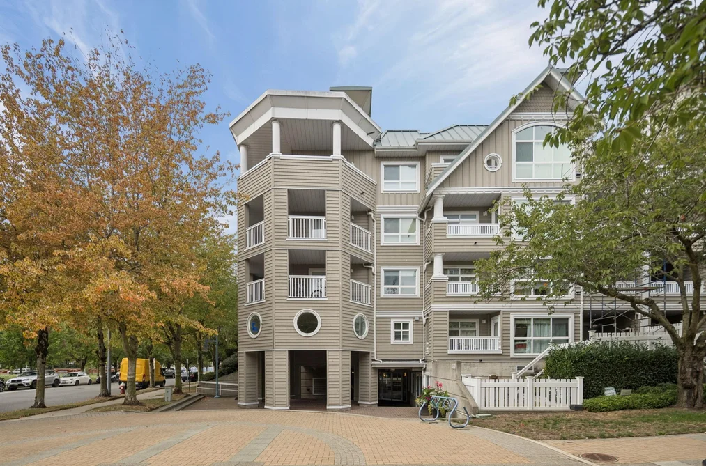 Condo for sale at 323 5900 Dover Crescent Richmond British Columbia - MLS: R3166799