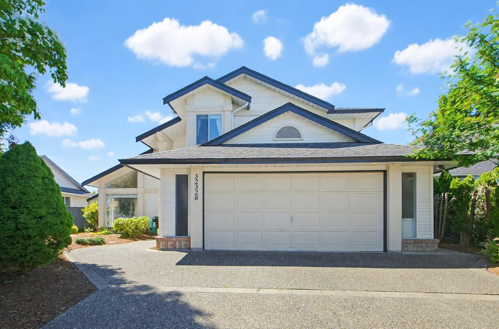 32328 SLOCAN DRIVE, Abbotsford BC V2T 5C9, Abbotsford BC — Residential for Sale - Photo 2