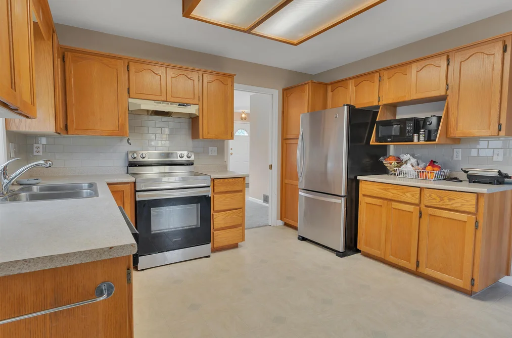 32337 NAKUSP DRIVE, Abbotsford BC V2T 5C6, Abbotsford BC — Residential for Sale - Photo 7