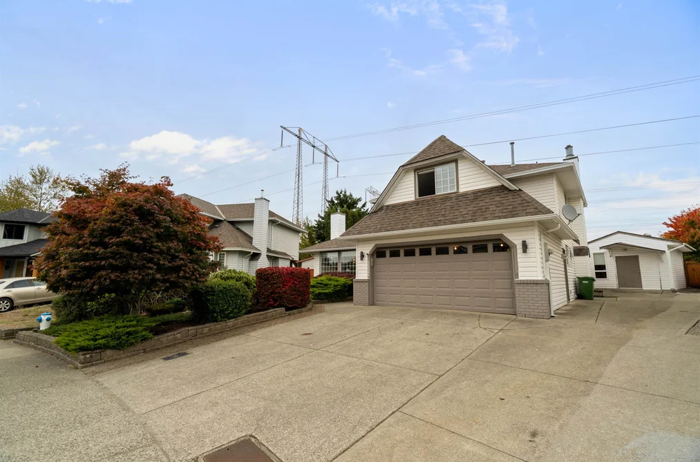 32345 CLINTON AVENUE, Abbotsford BC V2T 5B3, Abbotsford BC — Residential for Sale - Photo 2
