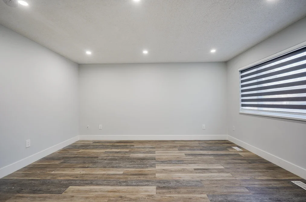 32382-32384 BRANT AVENUE, Mission BC V2V 4Z1, Mission BC — Residential Income for Sale - Photo 2