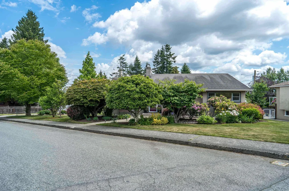 House for sale at 324 Churchill Avenue New Westminster British Columbia - MLS: R3138508