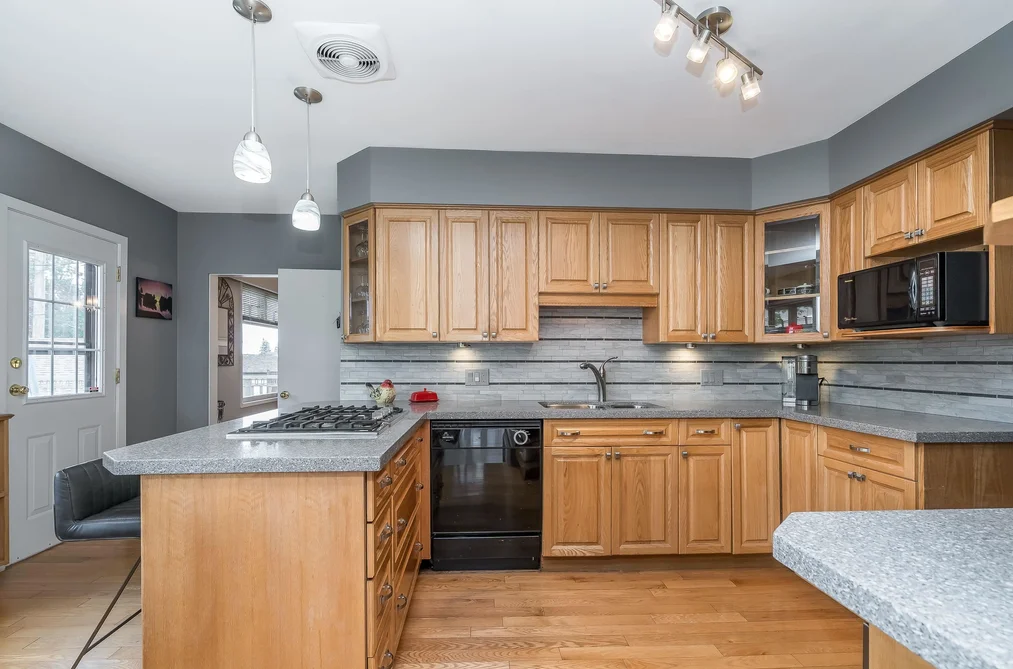 324 CHURCHILL AVENUE, New Westminster BC V3L 4P6, New Westminster BC — Residential for Sale — Photo 3 of 40