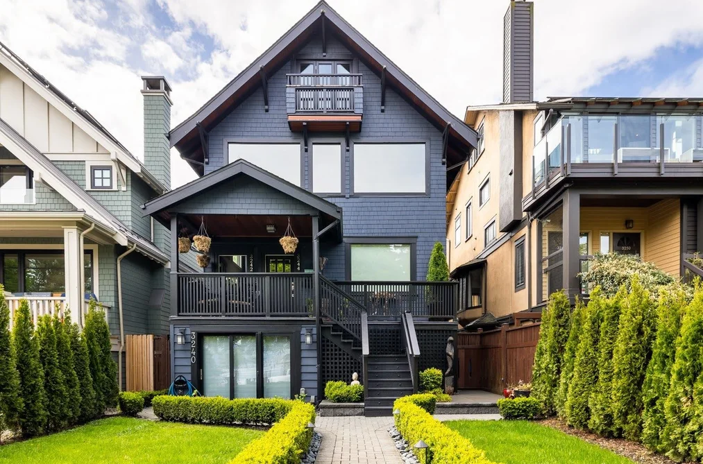 House for sale at 3240 W 1st Avenue Vancouver British Columbia - MLS: R3106041
